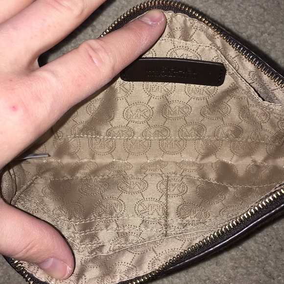 Michael Kors wristlet - Picture 3 of 3